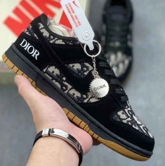 Travis Scott × Nike Air Jordan 1 Low