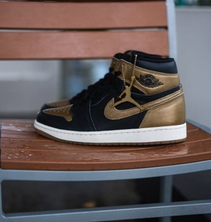 N_ike Air Jordan 1 Retro High OG Black Gold