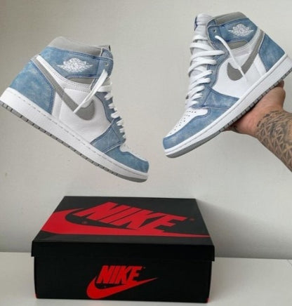 N_ike Air Jordan 1 High Hyper Royal