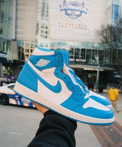 N_ikee Air Jordan 1 High OG UNC